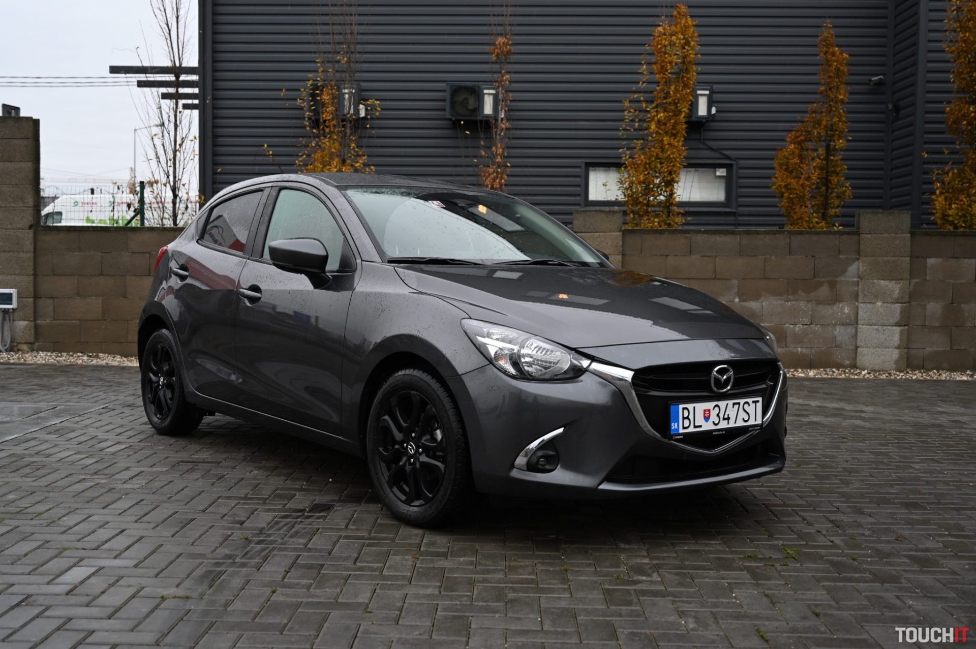 Mazda 2 Takumi (1.5 SkyActive G90): Šedá myška, ktorá sa nestratí