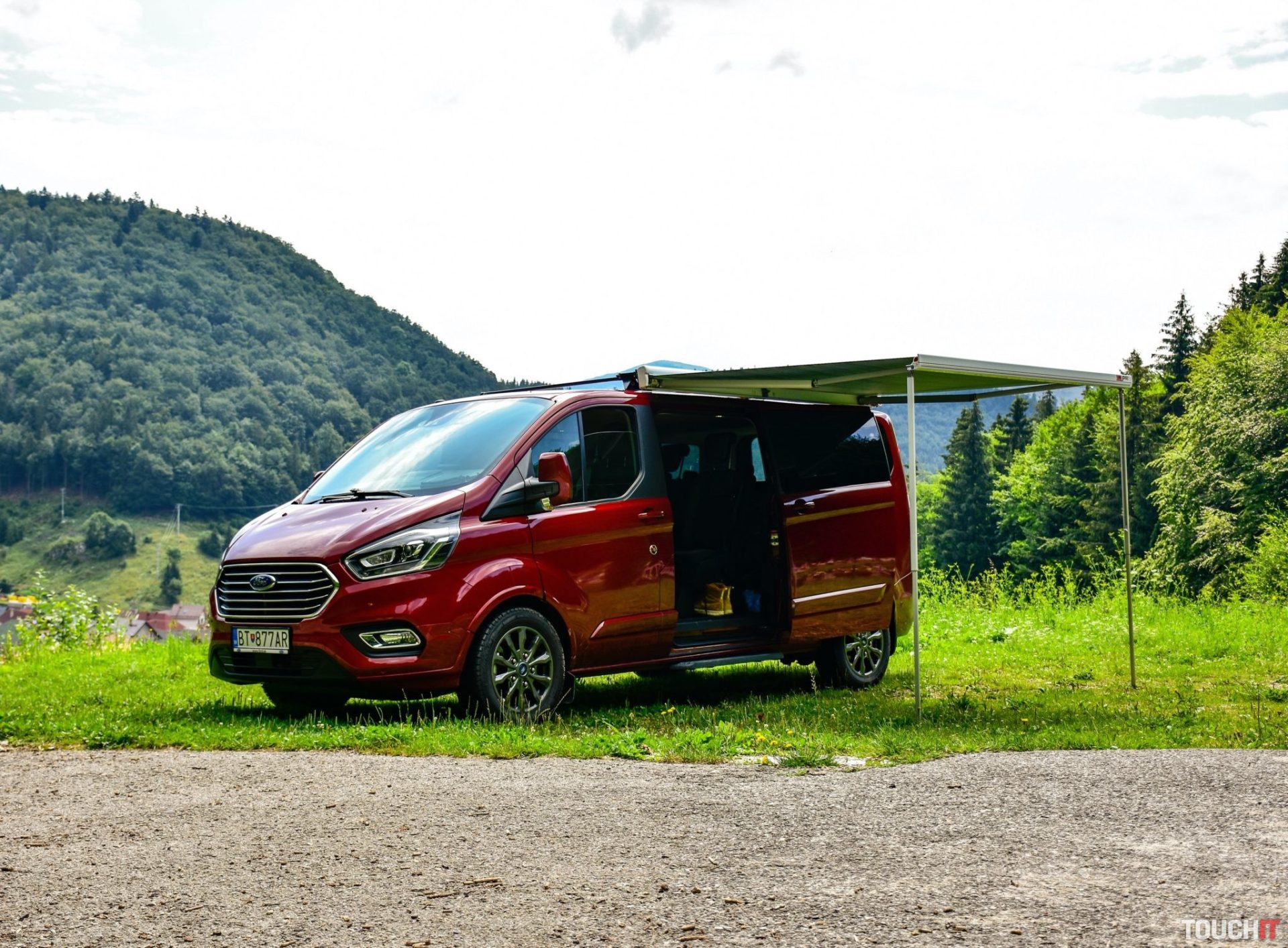 Ford Tourneo Custom + Egoe Nestbox: Unikátny spôsob ako cestovať slobodne, bezpečne a užívať si každý deň na 100%