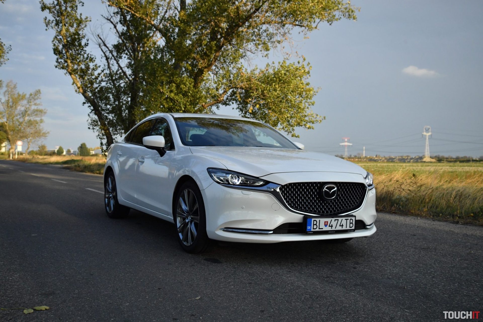 MAZDA 6 2,5 Skyactive-G: Superlatív s minimom negatív