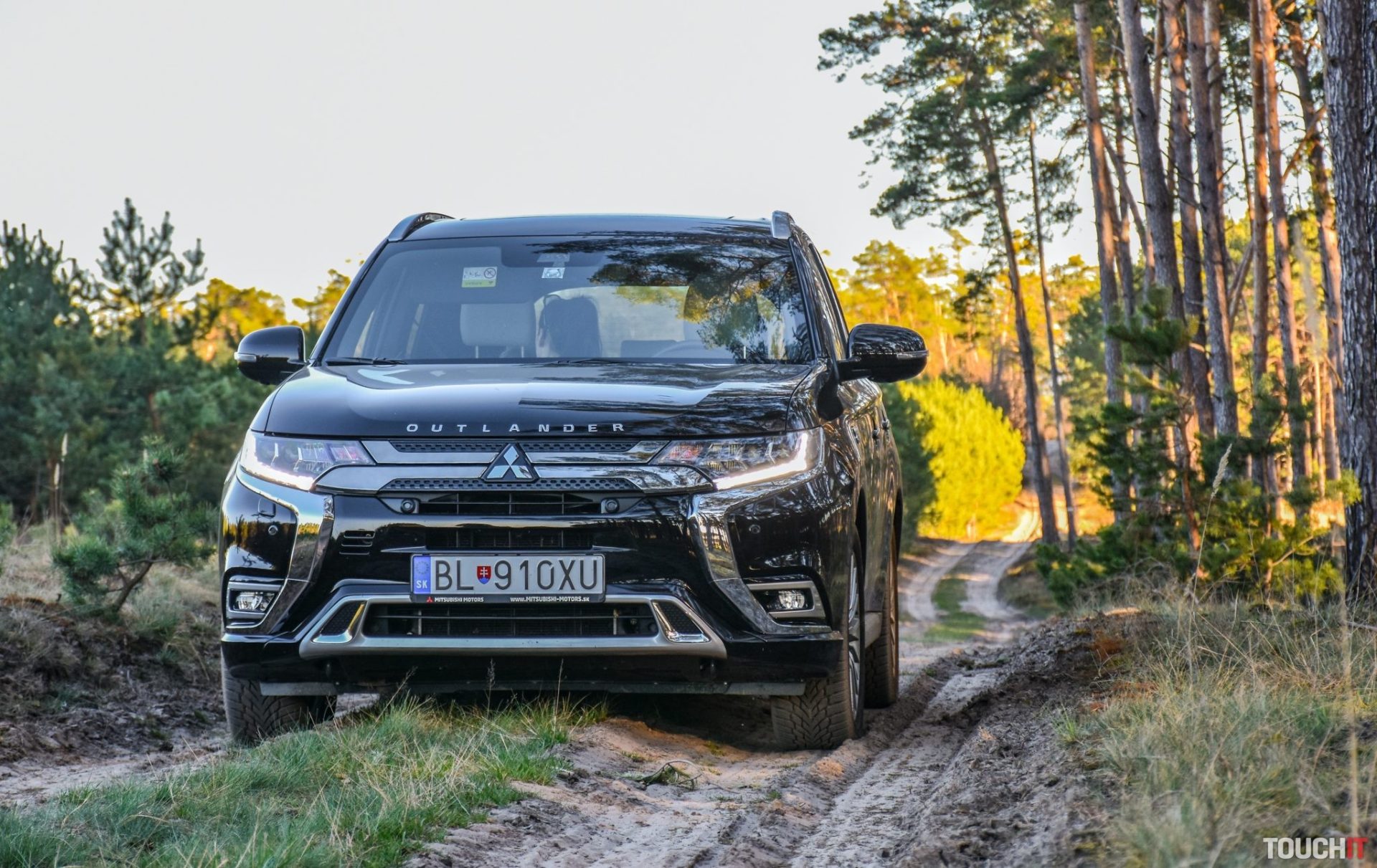 Mitsubishi Outlander PHEV 2020: Obháji minuloročný titul? (fotogaléria)