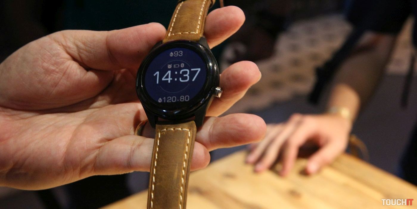 ASUS začal predávať inteligentné hodinky, ktoré predstavil pred takmer dvoma rokmi