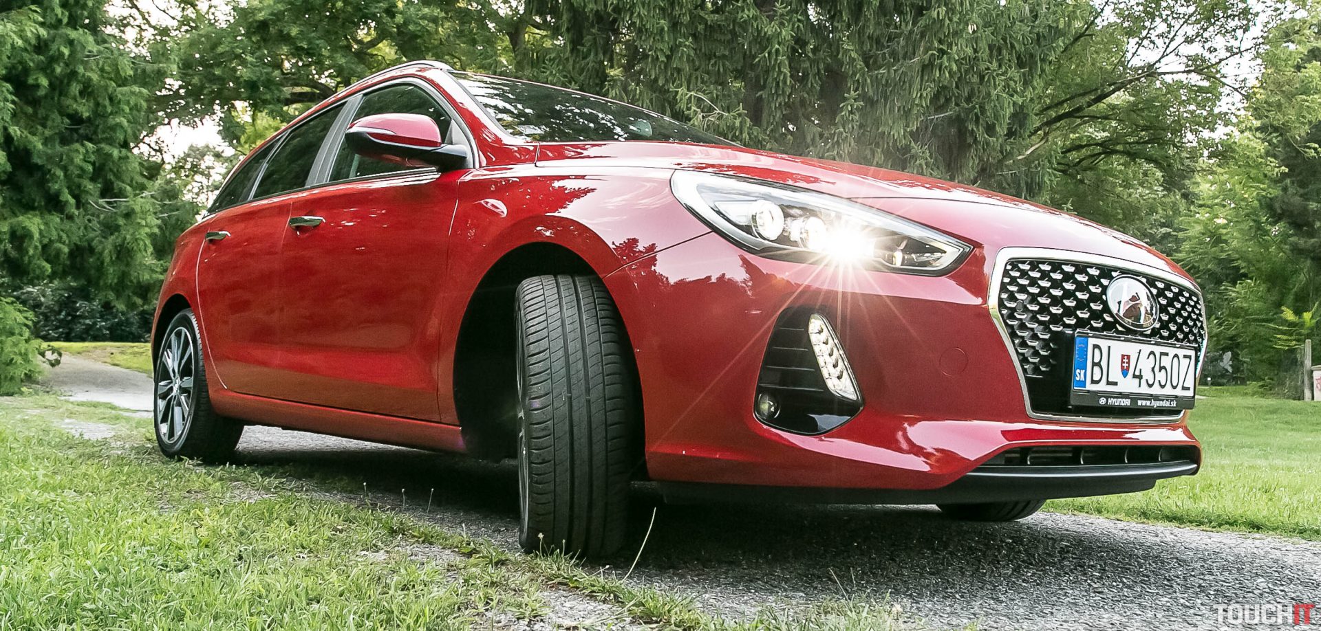 VIDEO TOUCHIT: Nový Hyundai i30 kombi a jeho výbava z pohľadu muža a ženy