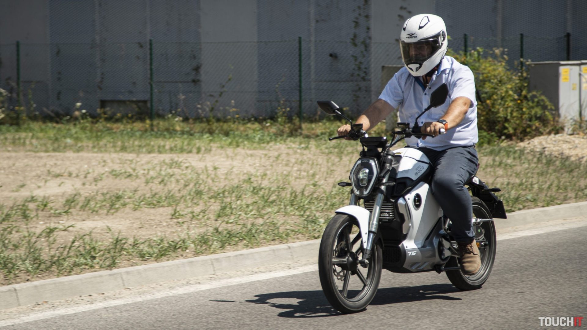 Elektrické motorky s parádnym dizajnom a šoférovať ich môžu ľudia už od 15 rokov (VIDEO TOUCHIT)
