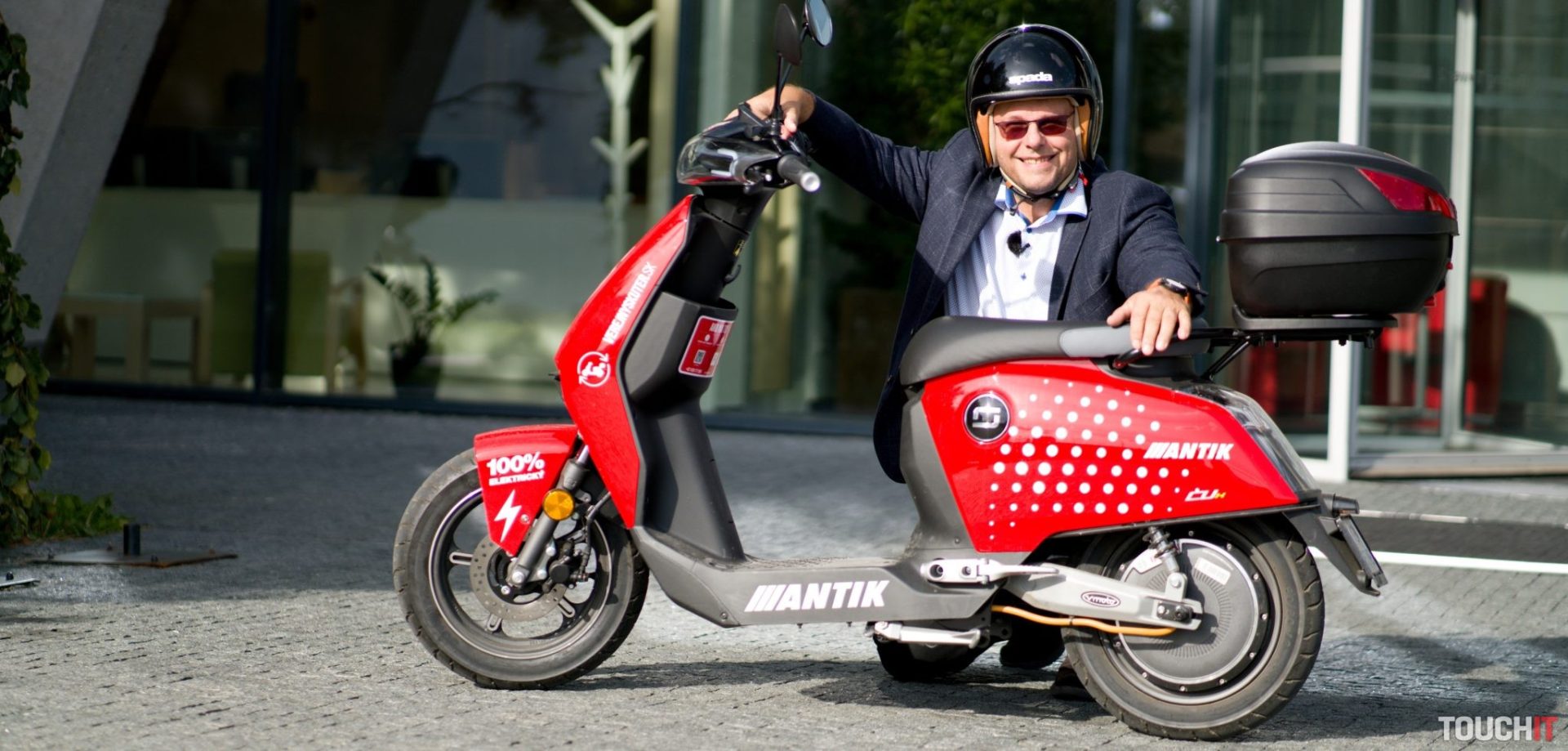 Požičajte si elektrický skúter na Slovensku (VIDEO TOUCHIT)