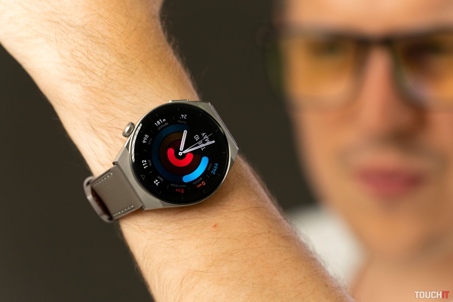 Huawei Watch GT 3 Pro: Titán, keramika, EKG, potápanie a golf (RECENZIA)