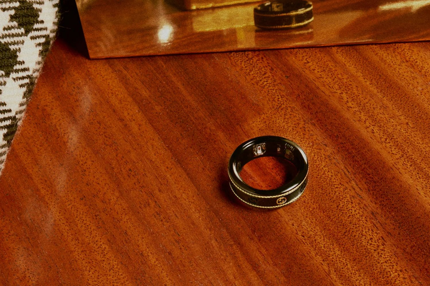 Oura sa spojila so značkou Gucci a vyrobila luxusnú edíciu svojho inteligentného prsteňa