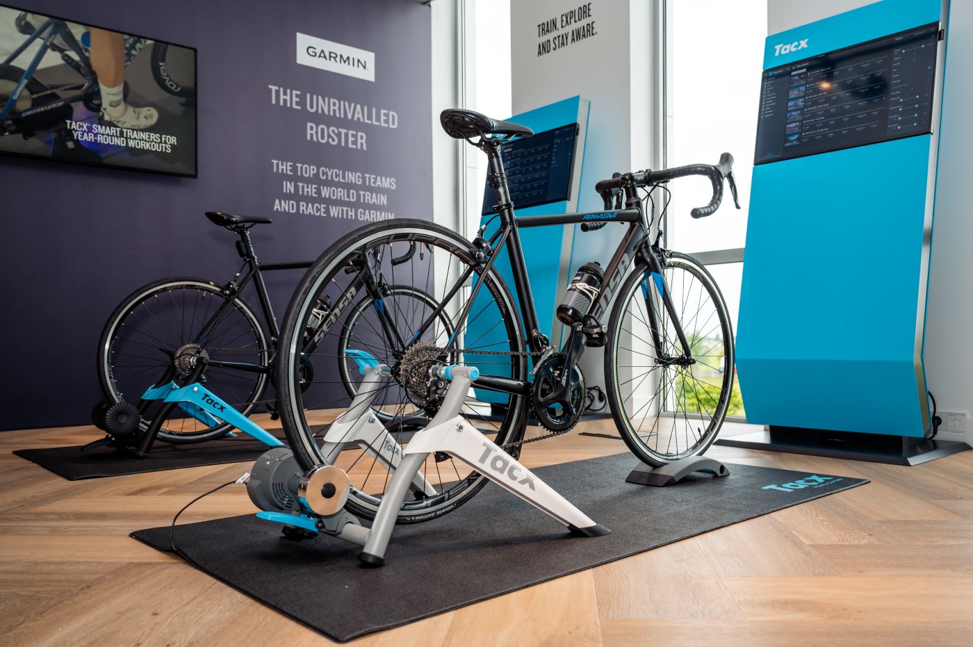 Na cyklotrenažéroch Tacx trénujú najlepší cyklisti sveta: Pozrite si zákulisie ich výroby