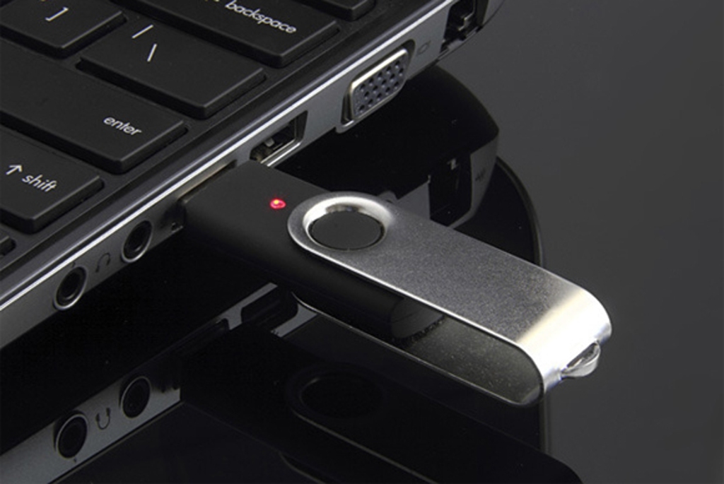 Čo robiť, ak na jednom počítači nefunguje USB kľúč, ale na iných áno