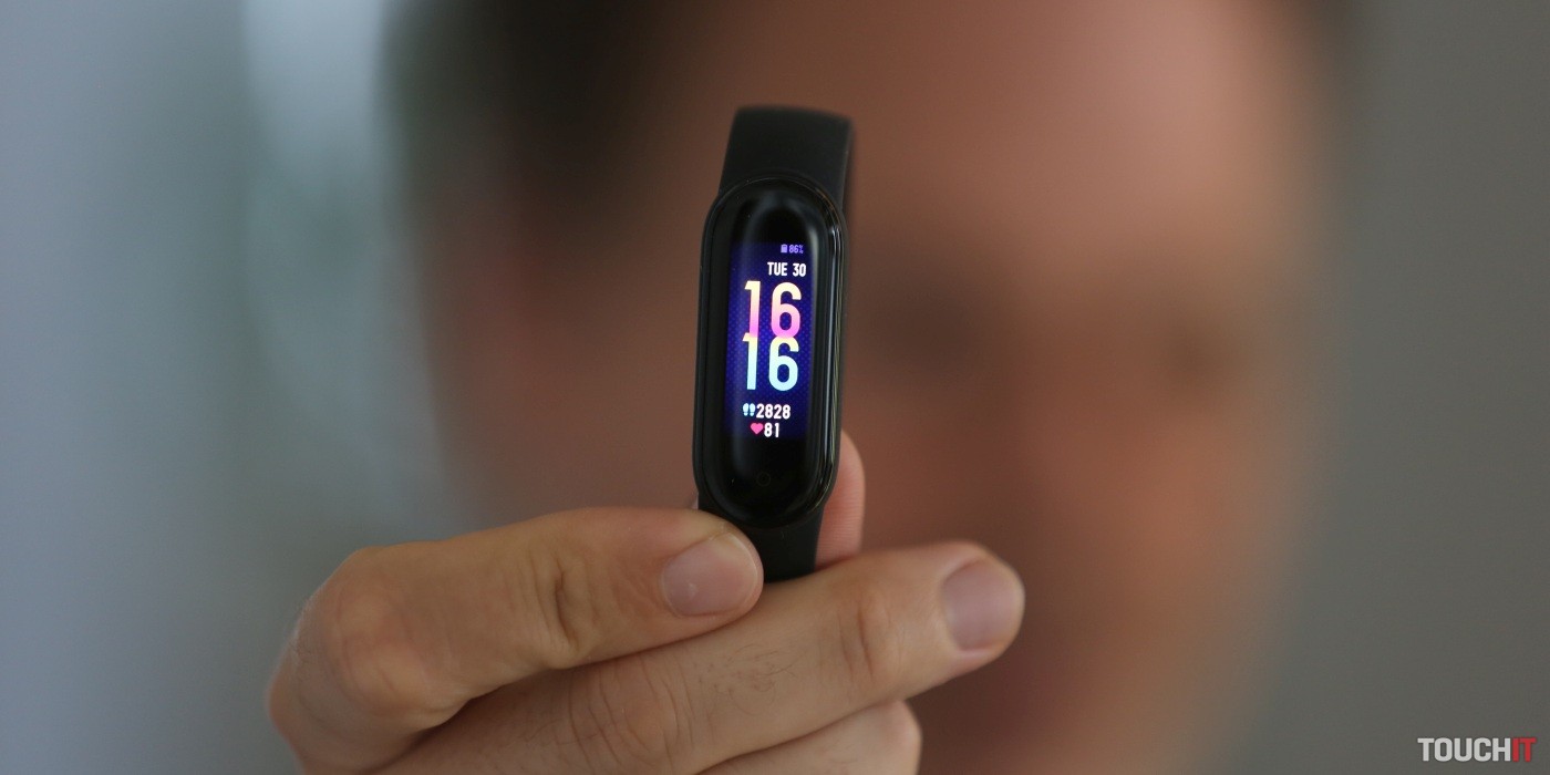 Xiaomi Mi Band 5: S očakávanými vylepšeniami (RECENZIA)