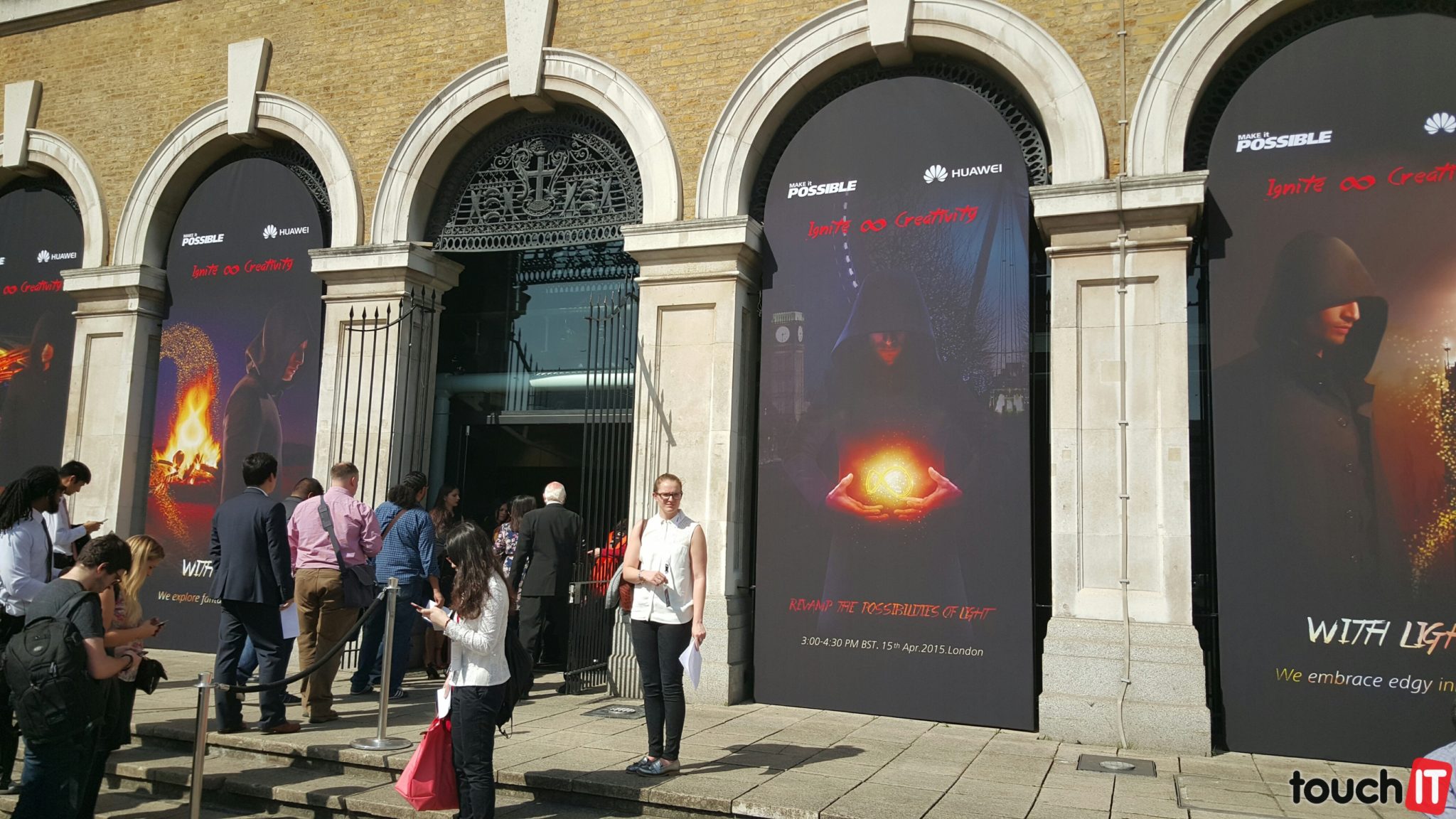 Minúta po minúte: Smartfón Huawei P8 –  ostré predstavenie (doplnené)