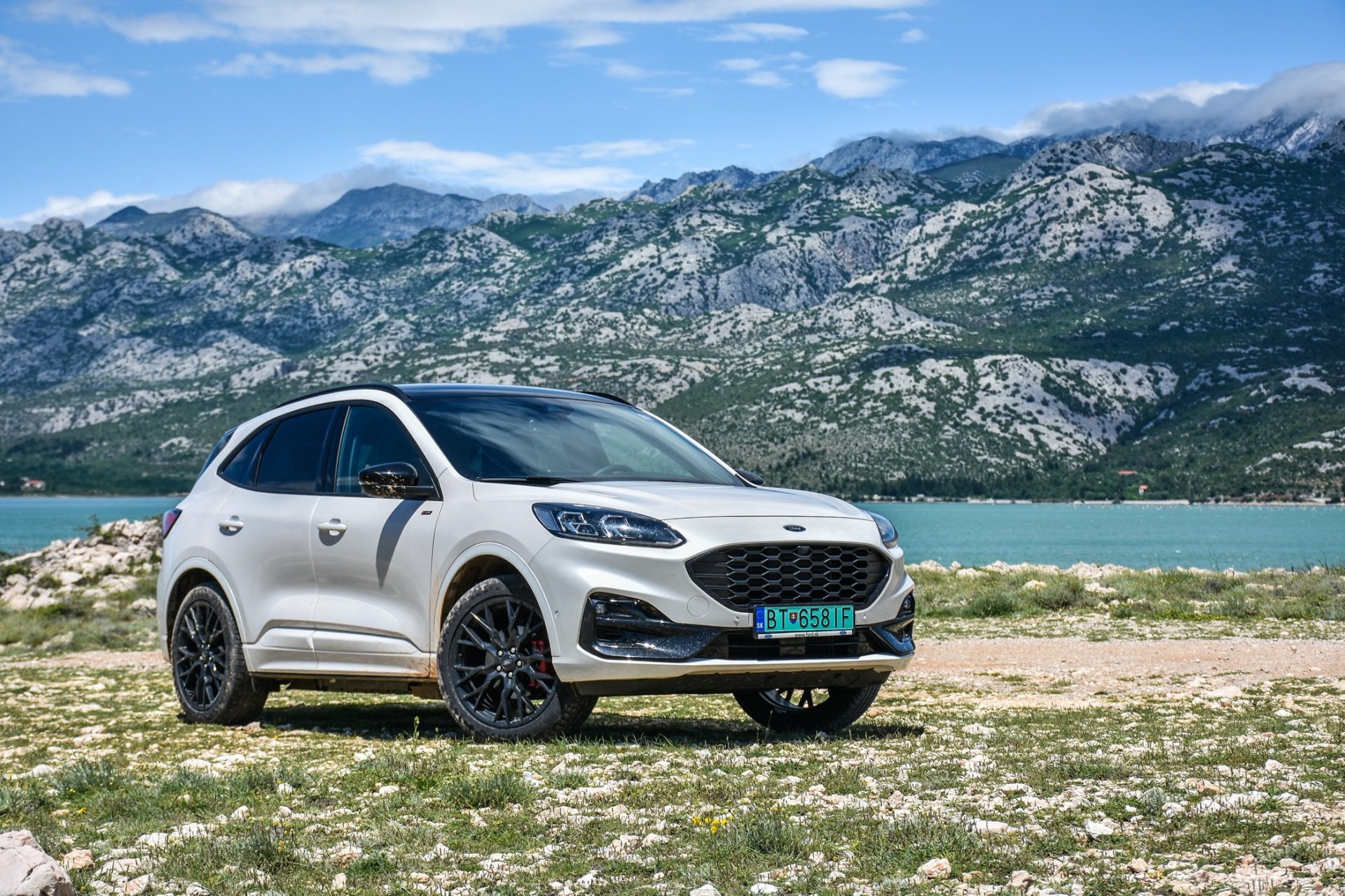 FORD Kuga 2.5 Duratec PHEV: Do Chorvátska a späť so spotrebou naftovej Octavie (RECENZIA)