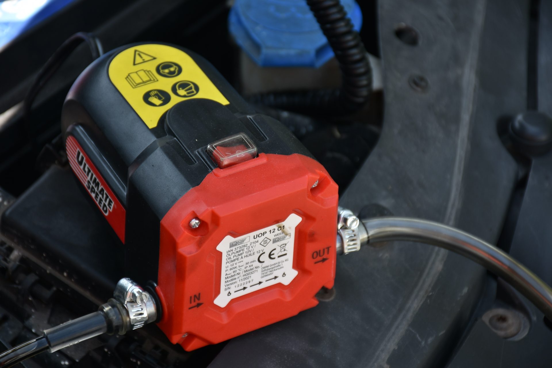 Olejové čerpadlo ULTIMATE SPEED, s ktorým zvládnete výmenu motorového oleja aj na chodníku pred bytovkou (RECENZIA)