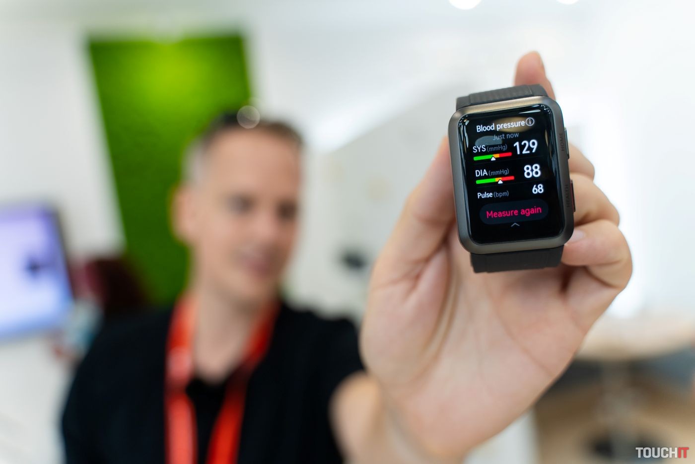 Ako si zmerať krvný tlak pomocou inteligentných hodiniek Huawei Watch D