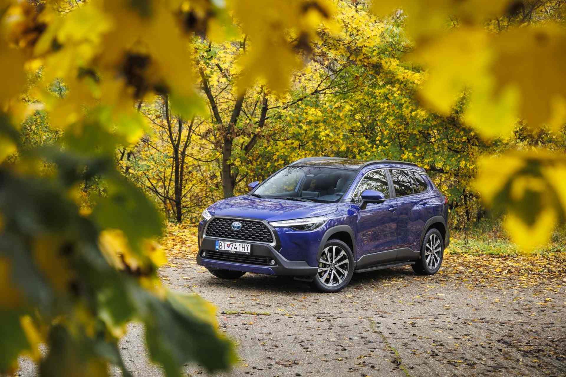 Toyota Corolla Cross: Na asfalt ale aj do terénu. Overené (VIDEO)