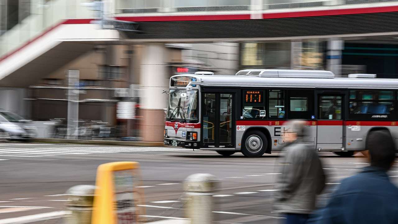 Bojíte sa používať SMS na kúpu lístka? Aplikácia vás upozorní, že budete platiť viac