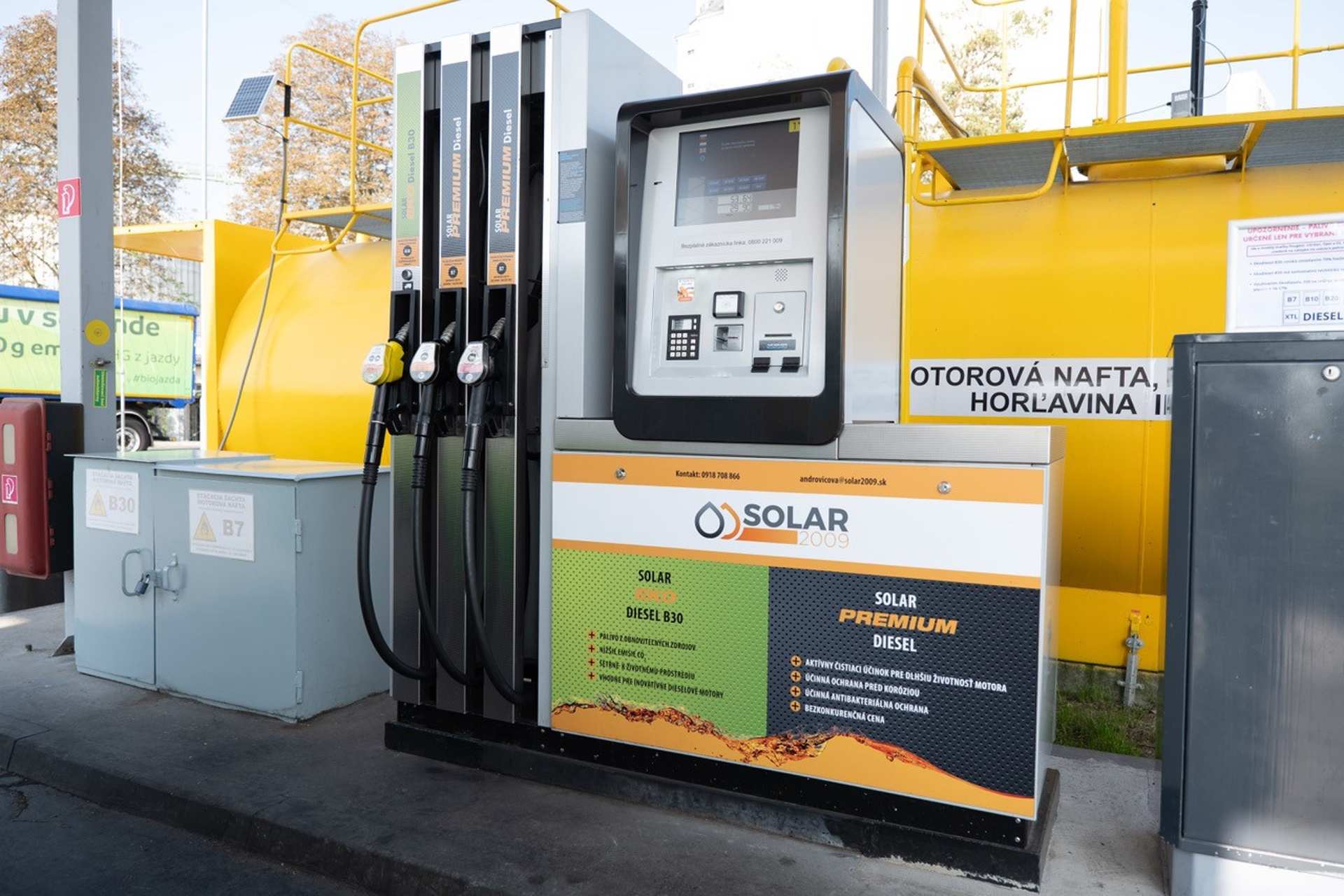 Na Slovensku je už k dispozícii zelený ekodiesel. Je však drahší ako klasická nafta.