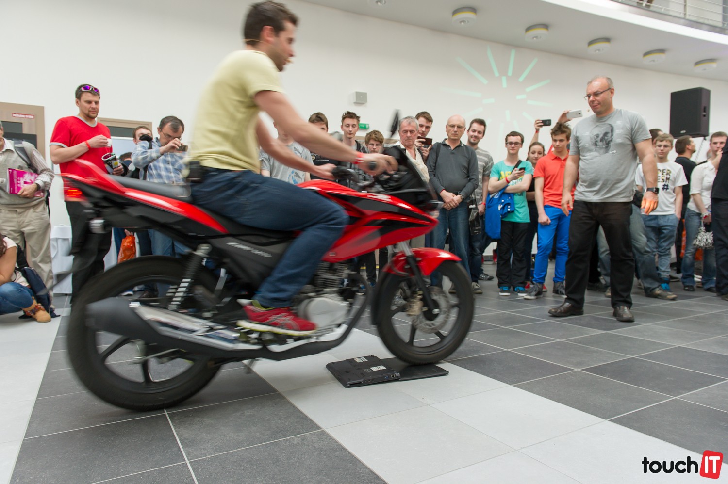 Video: Crash testy na touchIT live objektívom televízie Markíza