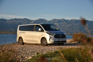 Ford Tourneo Custom 2.0 TDCi / AWD: Skvelá osobná dodávka s multifunkčnými vlastnosťami? Tu je! (RECENZIA)