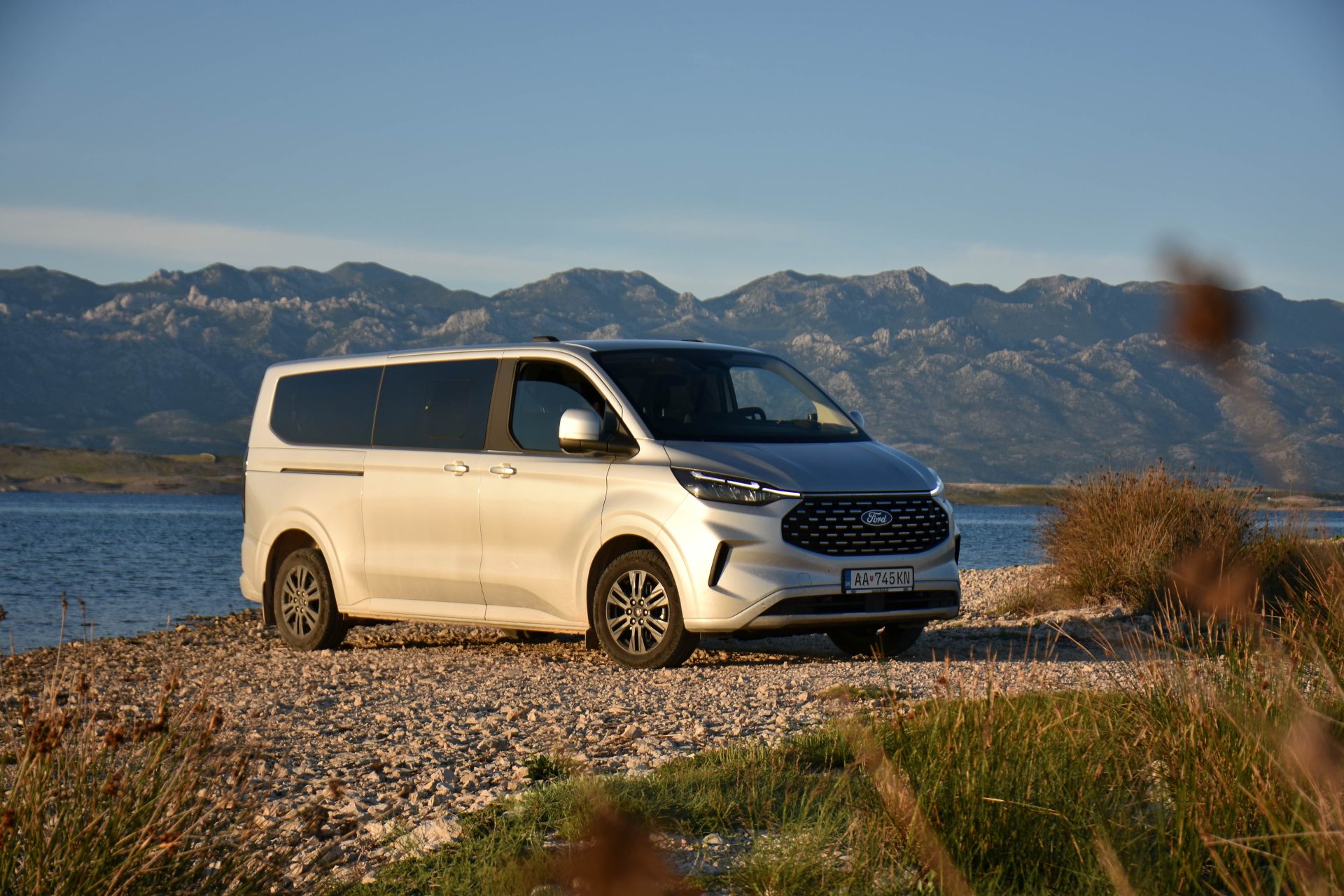 Ford Tourneo Custom 2.0 TDCi / AWD: Skvelá osobná dodávka s multifunkčnými vlastnosťami? Tu je! (RECENZIA)