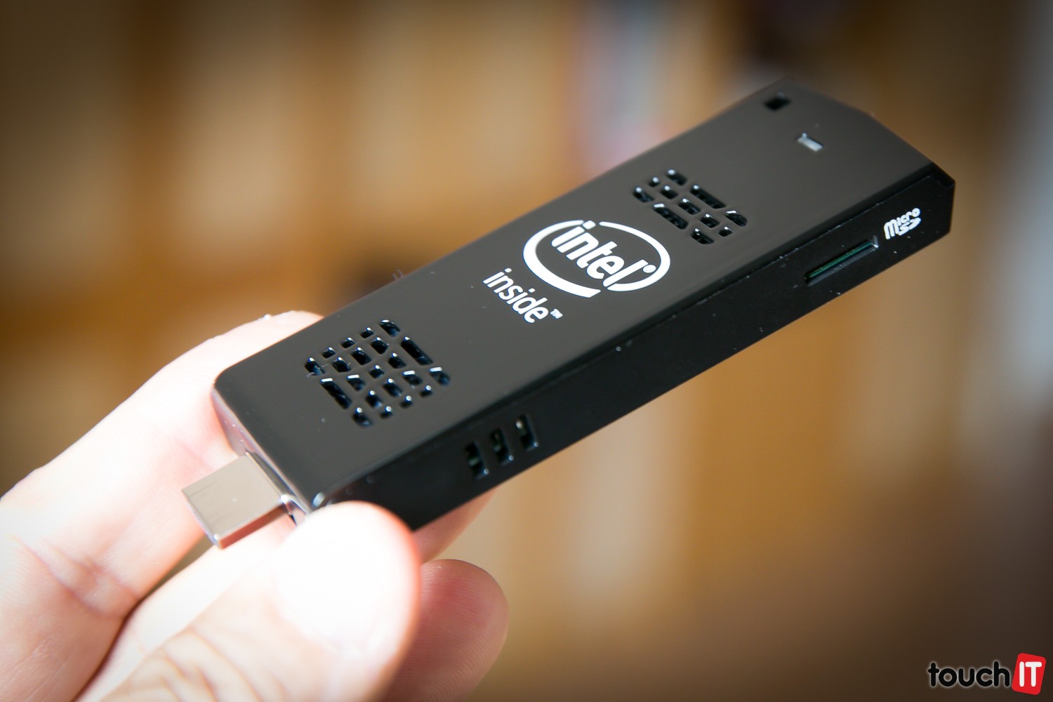 Unboxing video touchIT: Intel Compute Stick Windows 8.1 with Bing