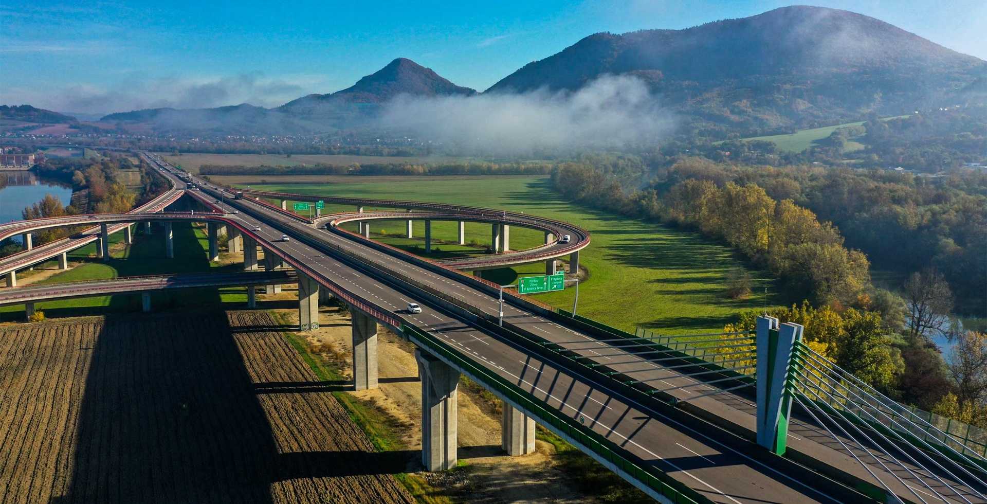 Na slovenských cestách začnú platiť od apríla veľké zmeny