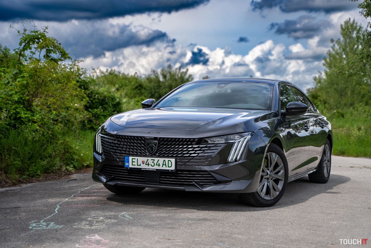 Peugeot 508 ALLURE 1.6 Plug-in Hybrid 180k e-EAT8: hybridný športiak ako sa patrí