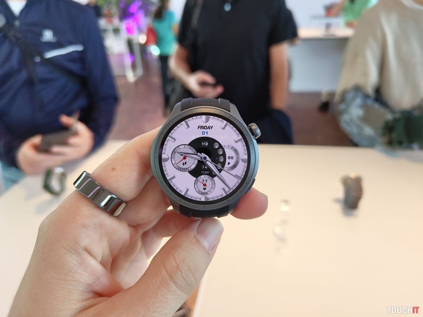 Amazfit Balance: Nové smart hodinky sú nástupcom obľúbeného radu GTR a prinášajú bezkontaktné platby