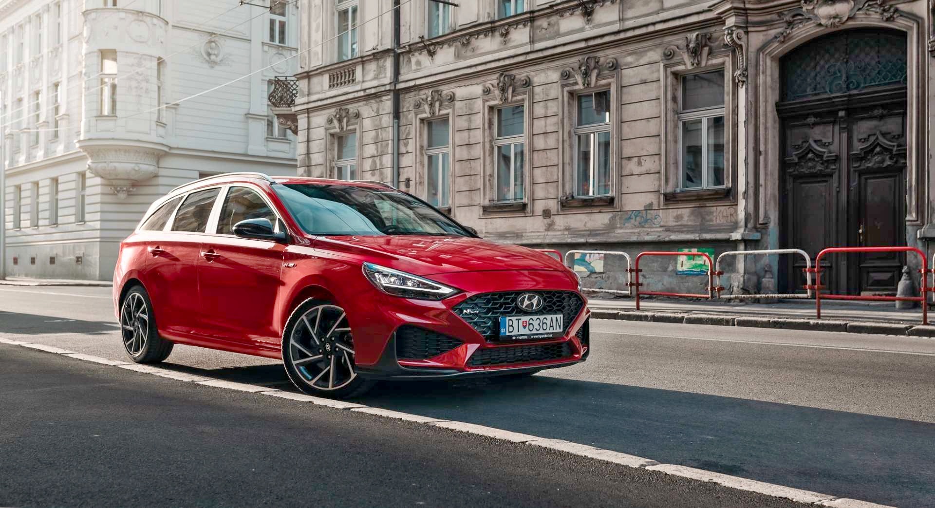 Hyundai na Slovensku najviac predáva i30-tku, skokanom roka však Santa Fe