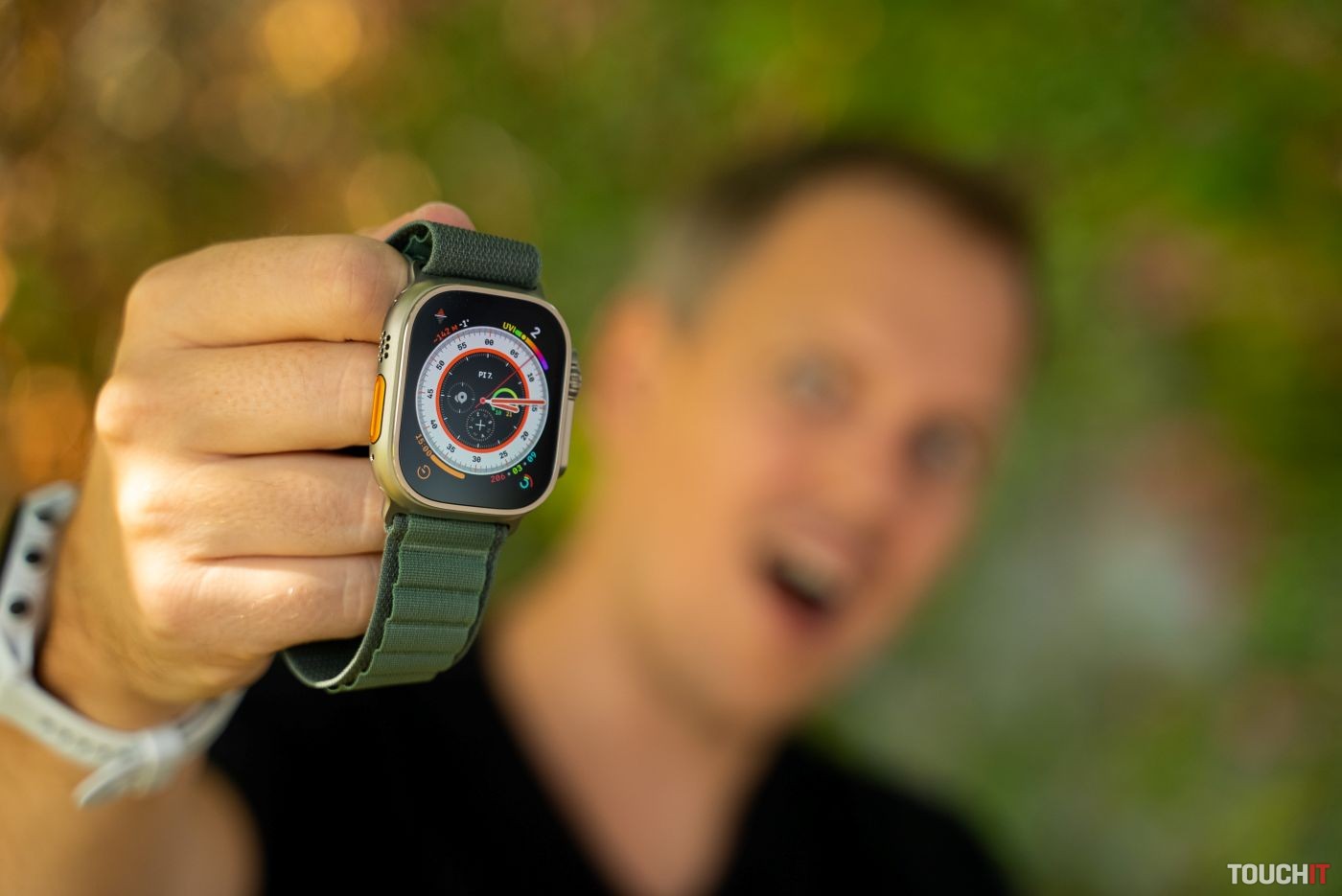 Niektoré Apple Watch majú záhadný problém s displejom