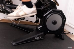 Smart cyklotrenažér Garmin Tacx Flux S: Takéto bicyklovanie doma ma baví (RECENZIA)