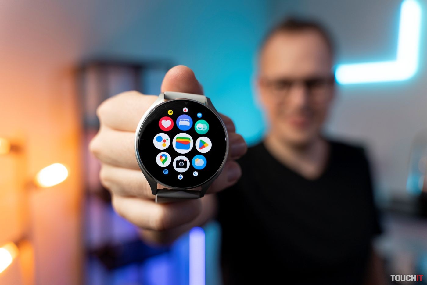 Peňaženka Google pre Wear OS hodinky konečne zobrazuje vernostné karty a uložené lístky