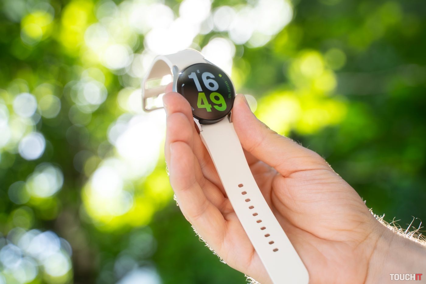 Samsung vraj pripravuje hodinky Galaxy Watch Ultra s MicroLED displejom