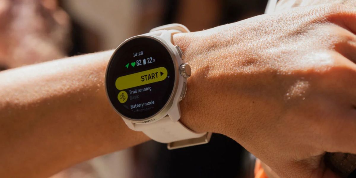 Suunto Race S Titanium oficiálne: Ľahšia a titánová verzia kompaktných športových hodiniek je tu