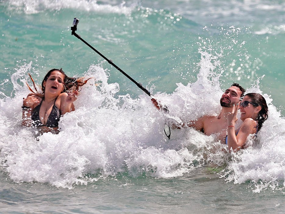 Zabijak menom selfie. Fotenie spôsobilo tento rok viac úmrtí ako žraloky