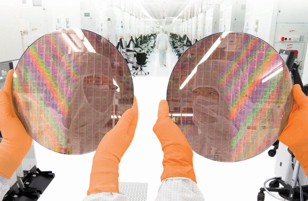 GlobalFoundries by vďaka spojeniu síl so Samsungom mal dokončiť prípravu 14 nm FinFET procesu pre pokročilé AMD procesory už na budúci rok