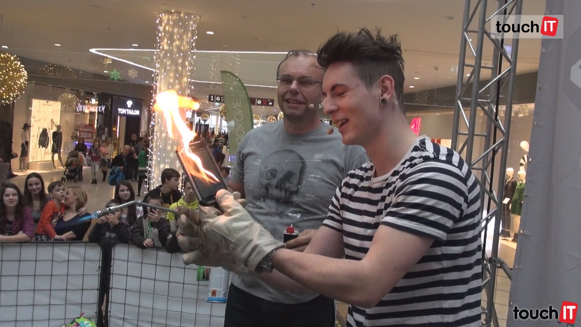 CrashTest VIDEO: CAT S50 na NextGen Expo za účasti youtuberov Expl0ited a Matúš