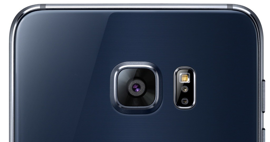 Fotoaparát na Galaxy S6 edge+ s fotodiódou a snímačmi, ktoré využíva aplikácia S Health
