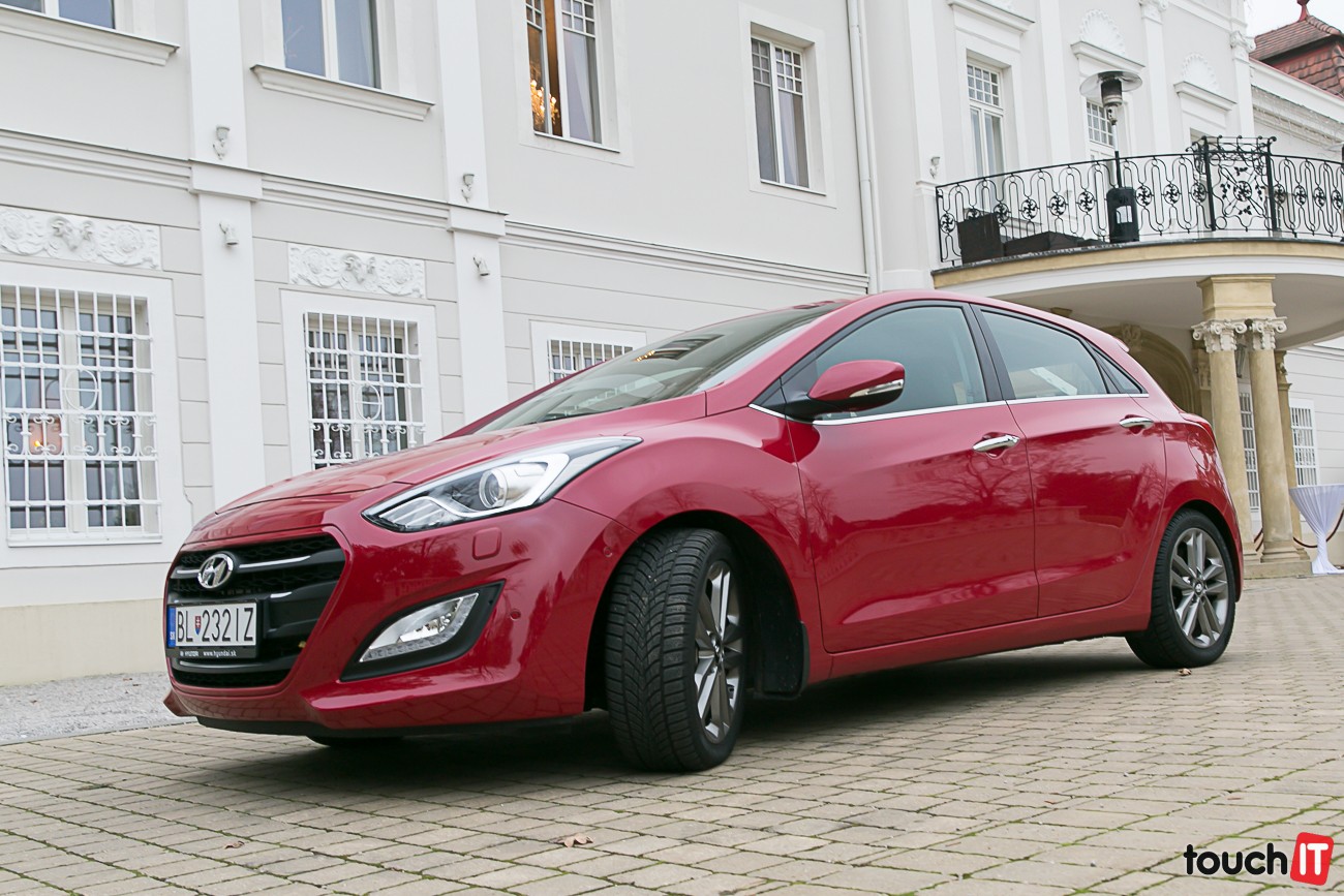 VIDEO touchIT: Hyundai i30 s automatickou prevodovkou a poloautomatickým parkovaním
