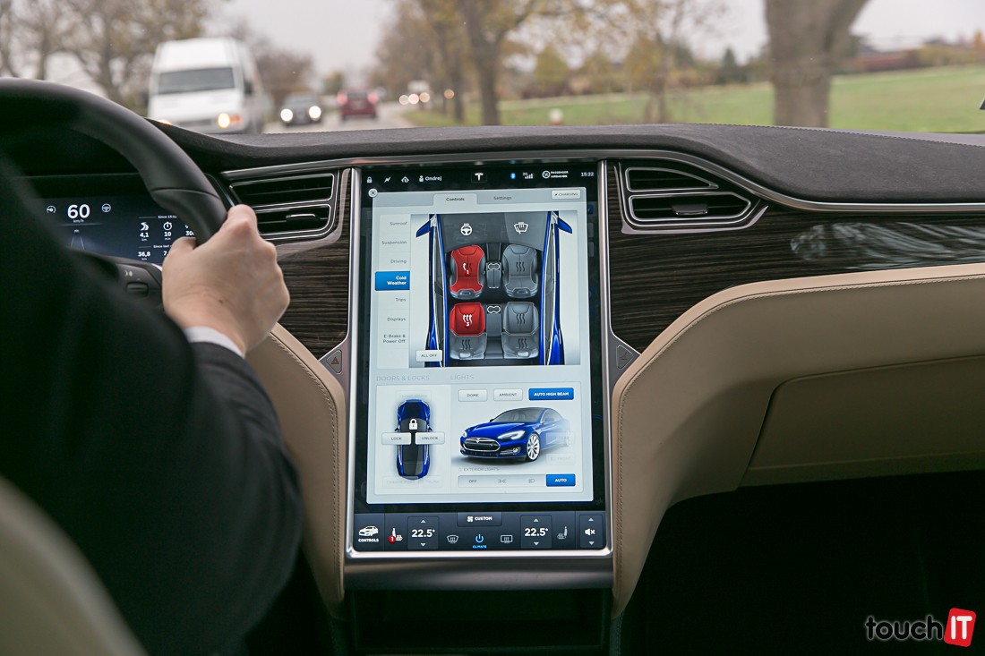 VIDEO touchIT Testovali sme elektromobil  Tesla  85 Model  