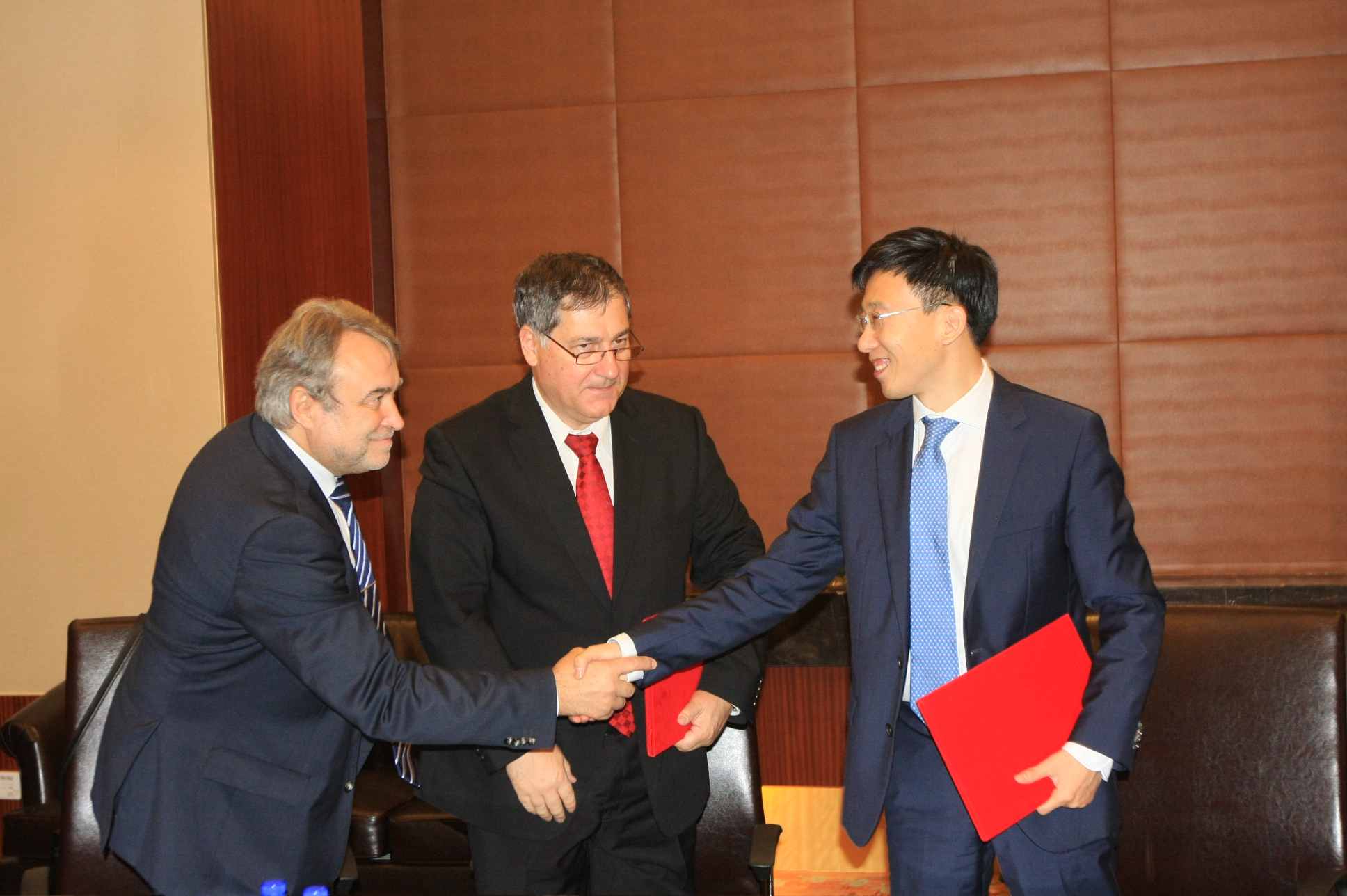 Vedecko – výskumné a servisné centrum v hodnote 20 mil. euro vybuduje na Slovensku čínska spoločnosť ZTE Corporation spolu s FIIT STU a UVP UK