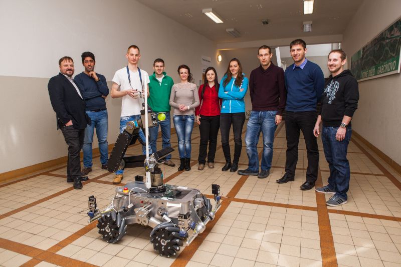 VIDEO: Nadácia Volkswagen ocenila šikovných študentov. Víťazný projekt chce učiť robotiku praktickou formou