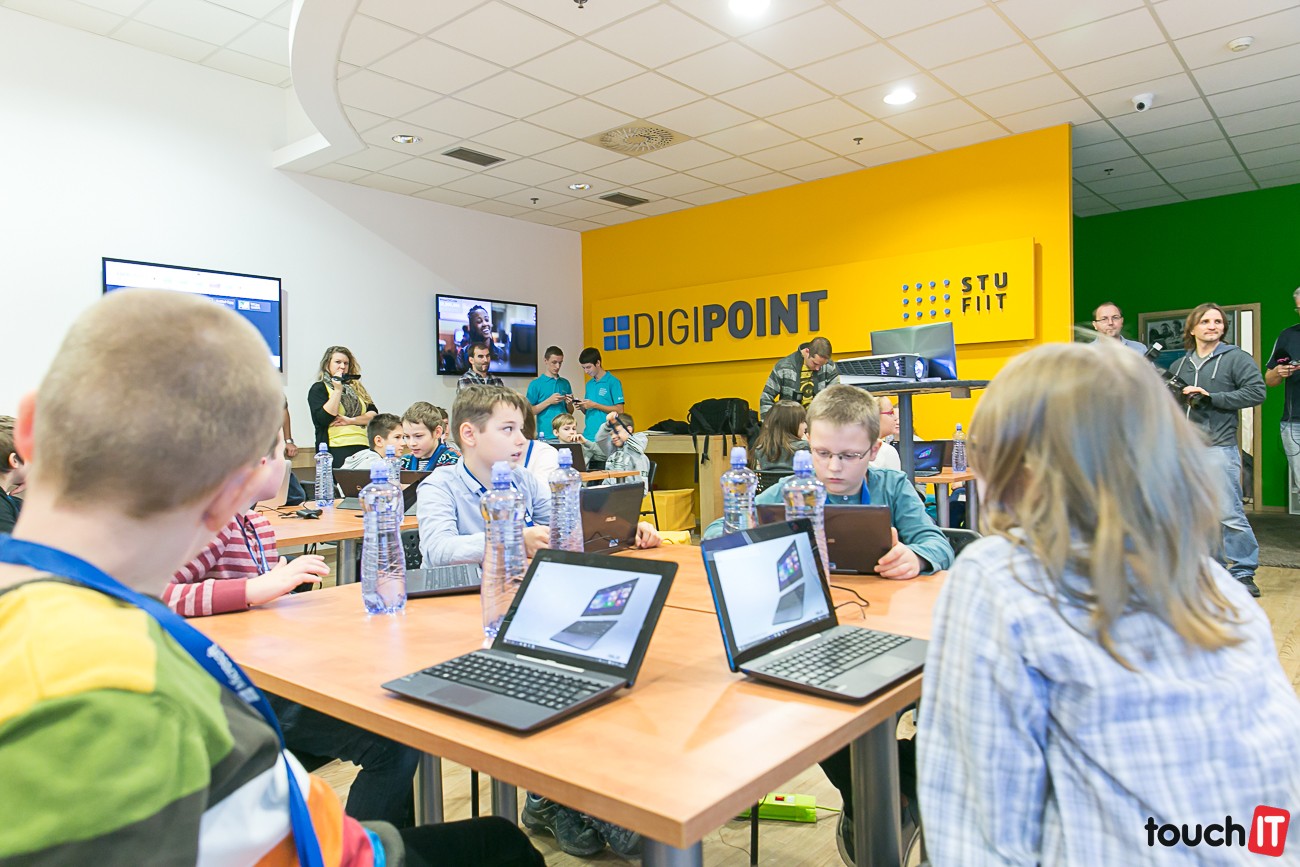 Gates, Obama, Zuckerberg či Kemka a Bekr vyzývajú školákov k programovaniu