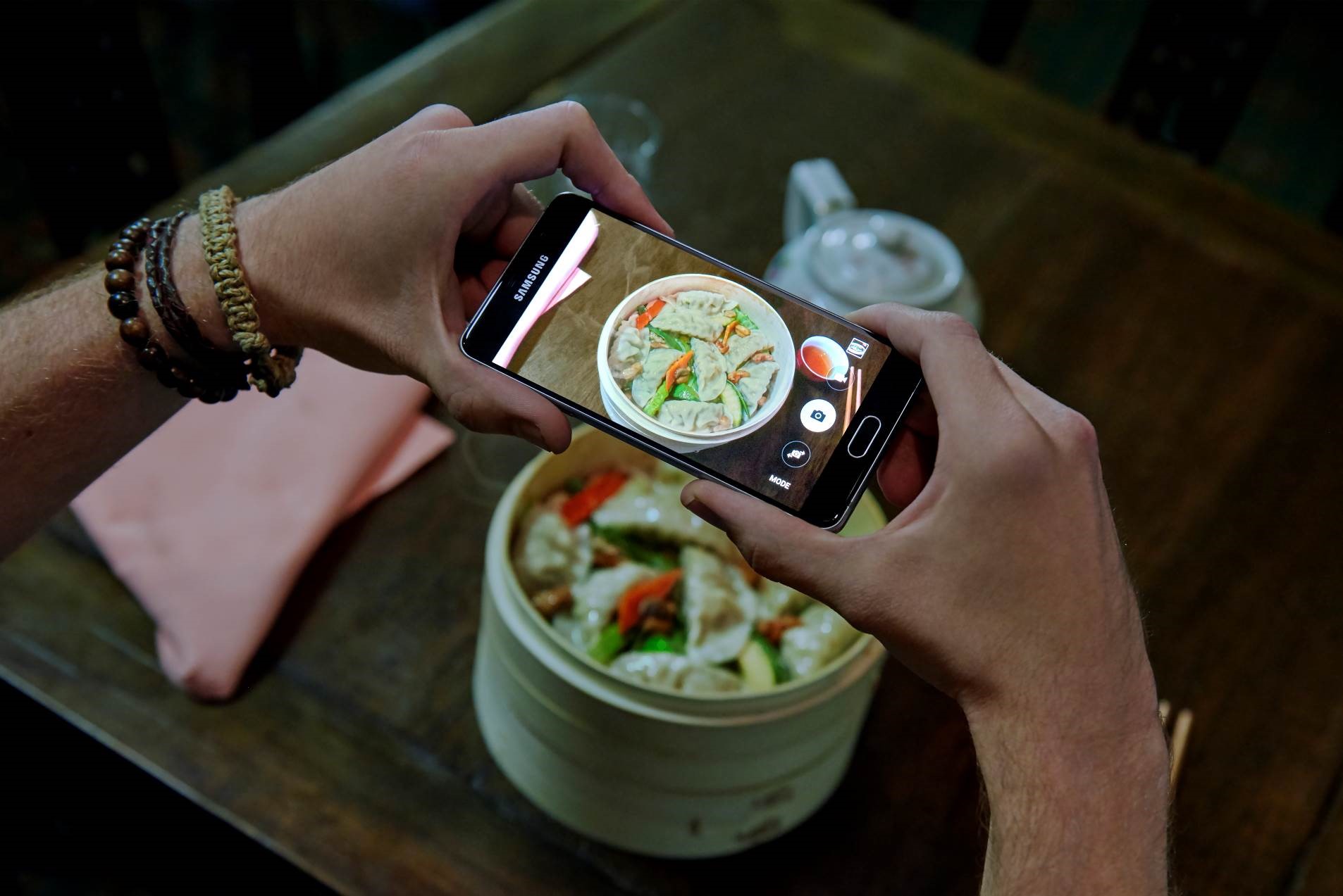 Nová generácia kovových smartfónov Samsung Galaxy A3 a A5 ponúkne špičkový fotoaparát a funkcie prémiových modelov