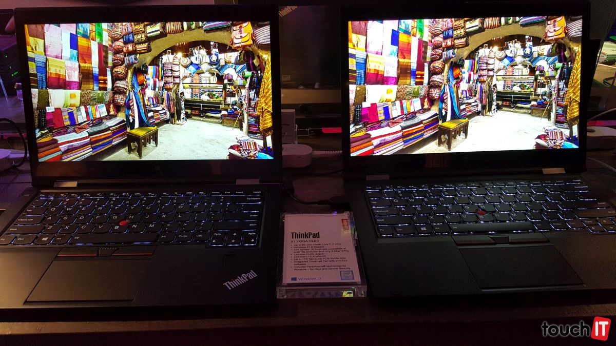 ThinkPad X1 Yoga bude dostupný aj s OLED displejom. Ten je vpravo
