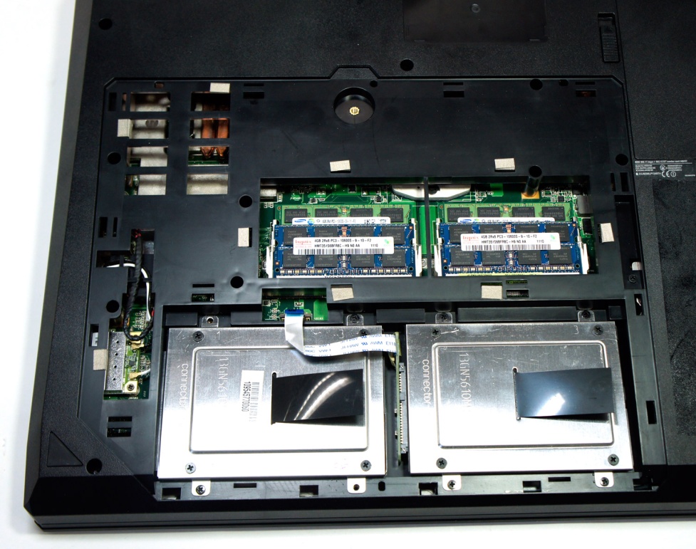 Niektoré herné notebooky, ako napríklad Asus G74SX, umožňujú osadenie dvoch diskov