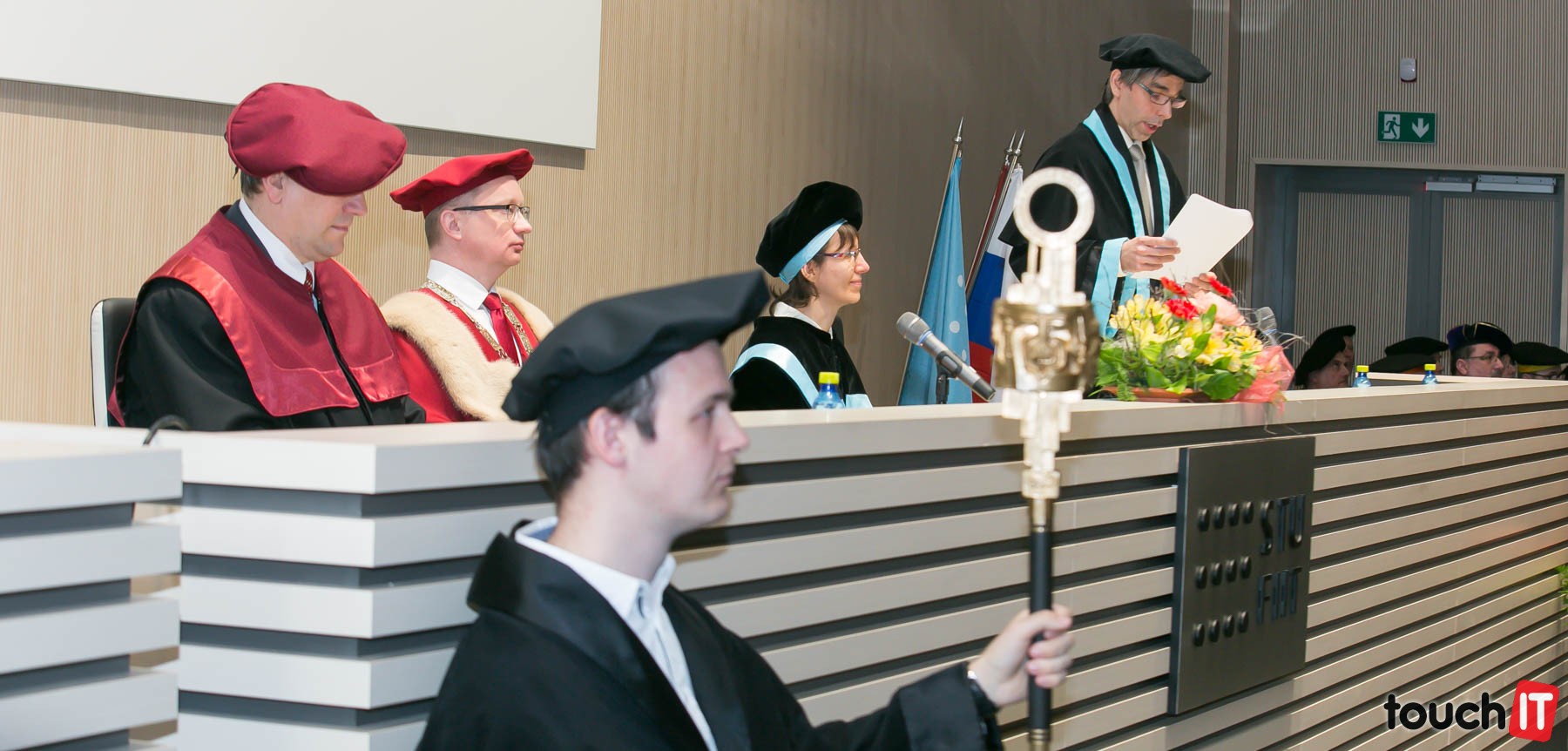 Nová dekanka FIIT: Finančne sme na dne. Ale máme vysúkané rukávy! Verím, že môj tím mi bude stačiť s dychom