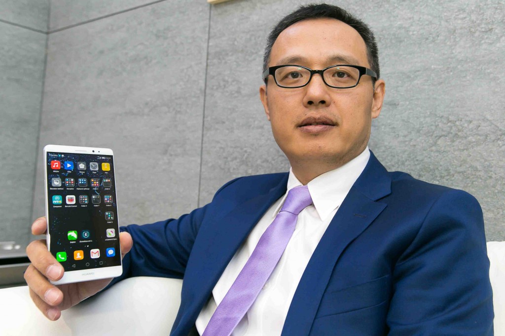 Huawei Mate 8 nám osobne predstavil pán Yanmin Wang, zodpovedný za strednú a východnú Európu