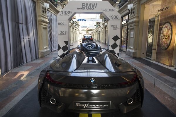 P90215067_lowRes_bmw-328-hommage-at-g_web2016_3_nowat