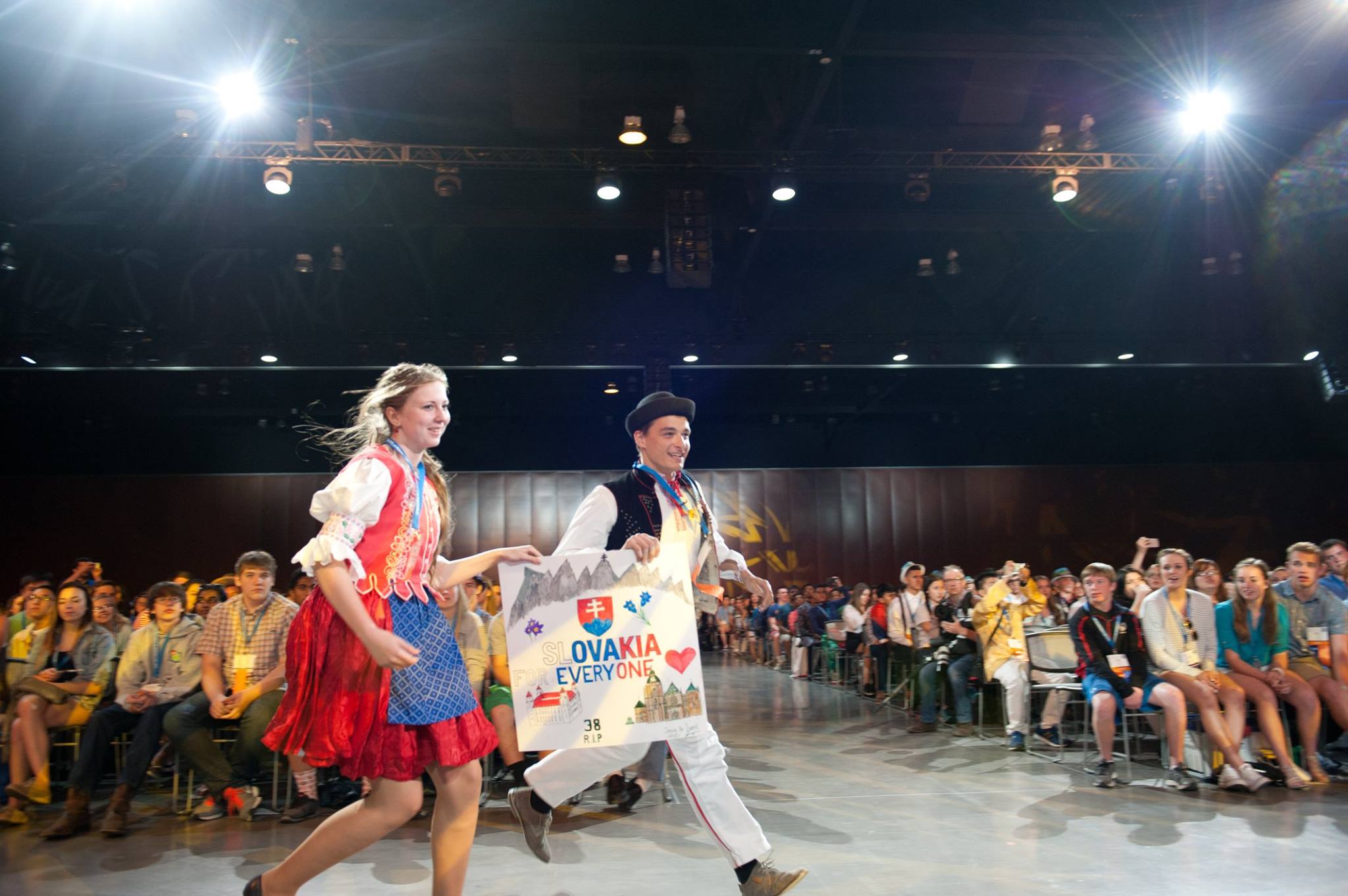 18 ročný mikrobiológ vynašiel palivové články,  ktoré premieňajú organický odpad na elektrickú energiu