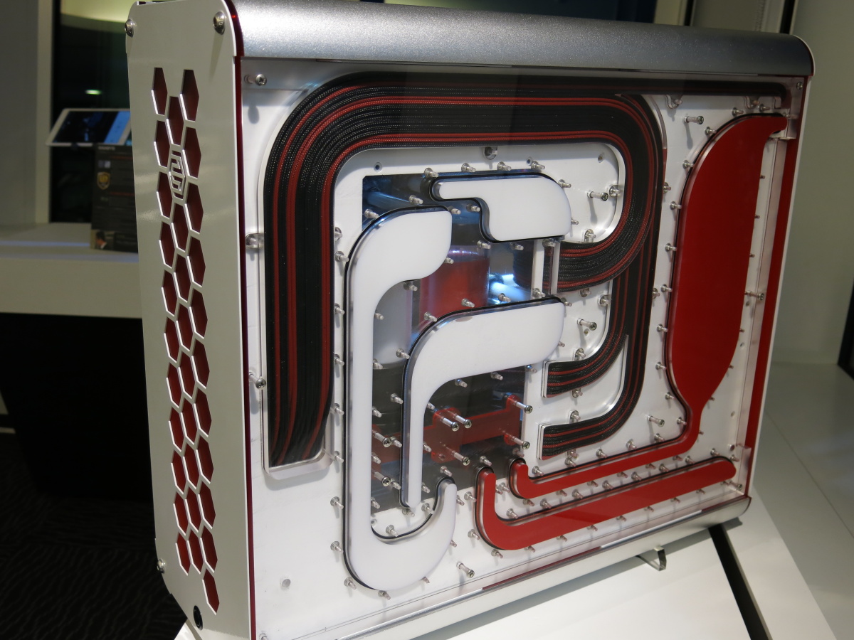 Computex: Gigabyte prezentoval netradičné skrinky na počítač